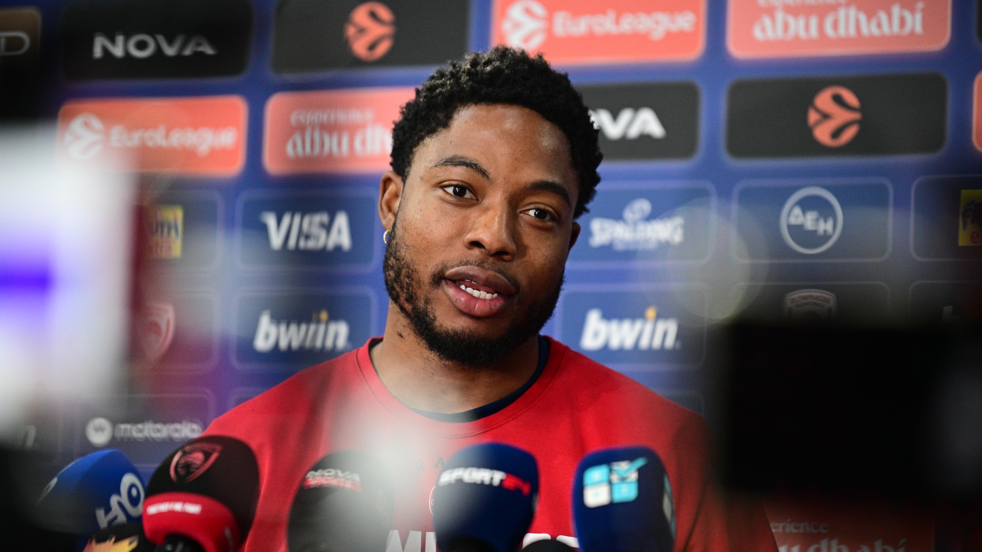 Τζόουνς: «Να είμαστε ο εαυτός μας» (Vid)