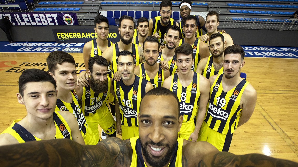 fox Opera pest Looking to recover - Olympiacos BC