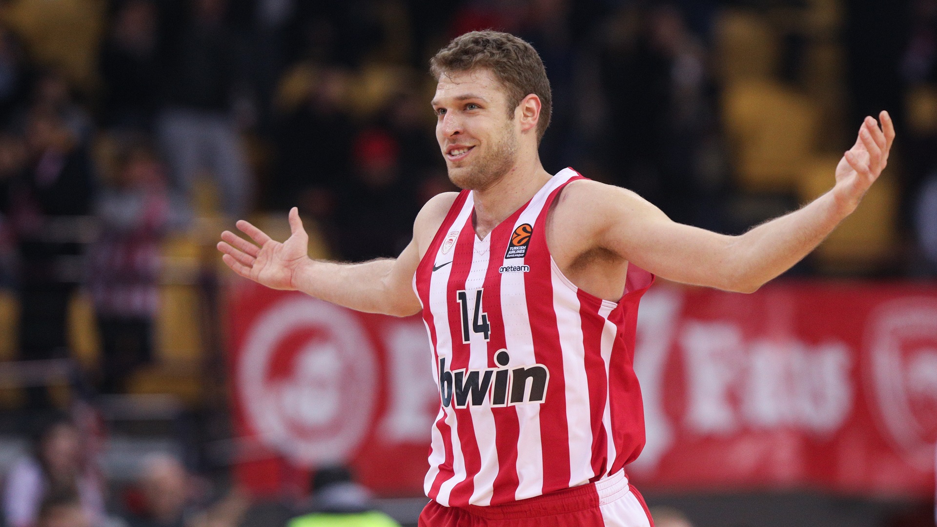 24'' with Sasha Vezenkov - Olympiacos BC