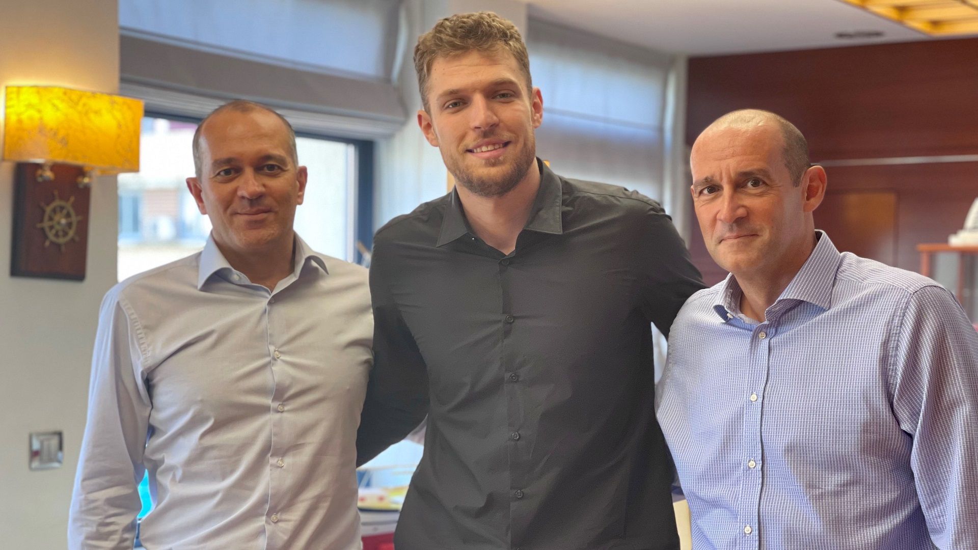 Vezenkov docks at Piraeus port till 2024! (pics)