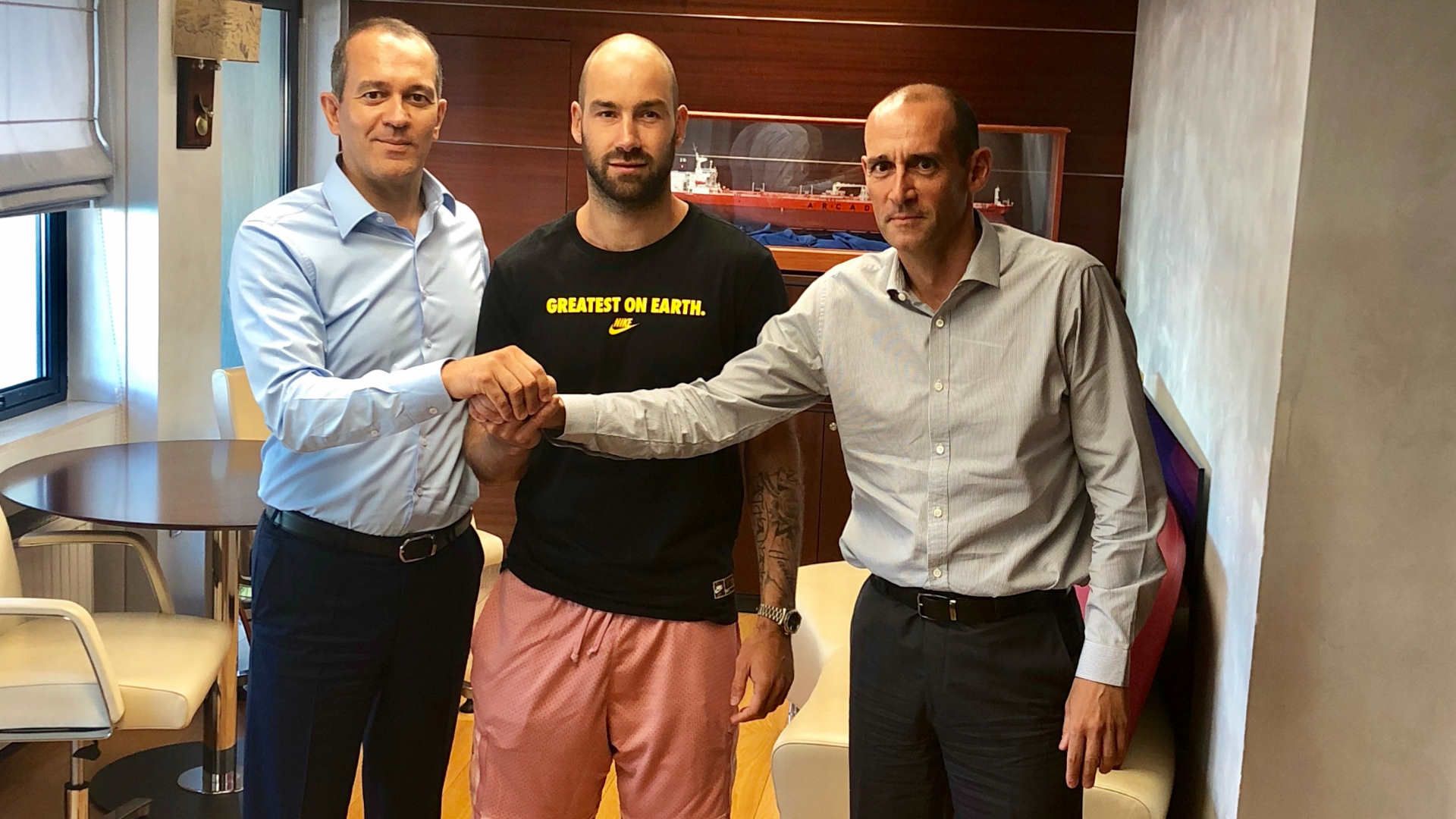 Ο αρχηγός παραμένει στο λιμάνι του