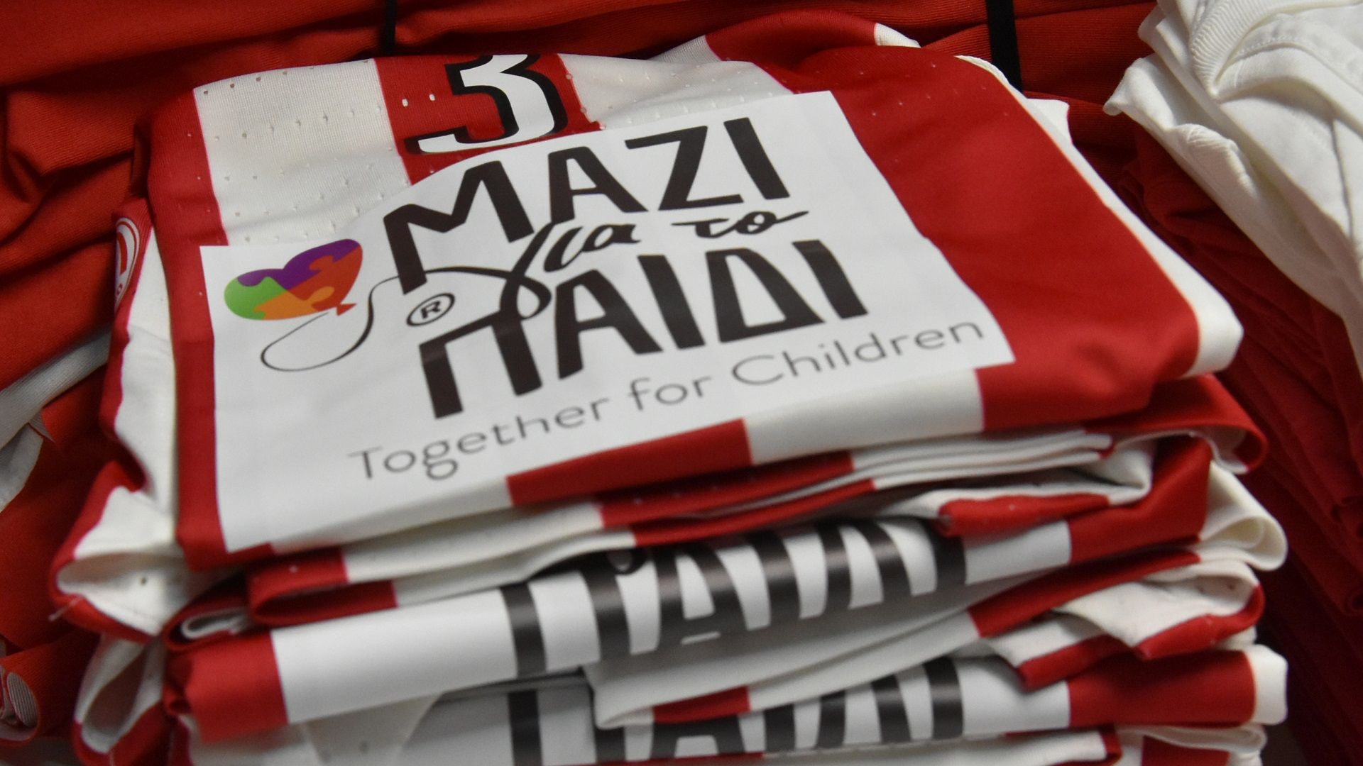 Η φανέλα του Θρύλου αφιερωμένη στα παιδιά!