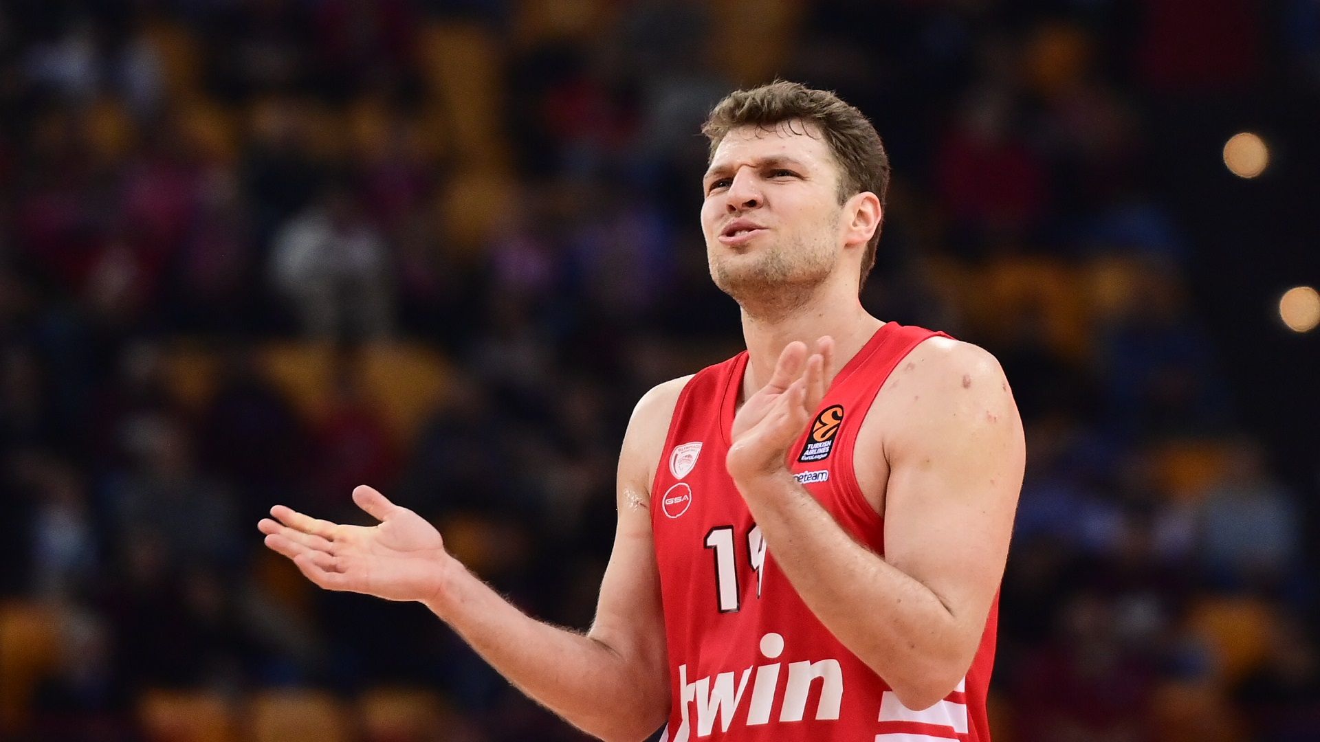 Βεζένκοφ: «Θέλουμε να παραμείνουμε στην πρώτη θέση»