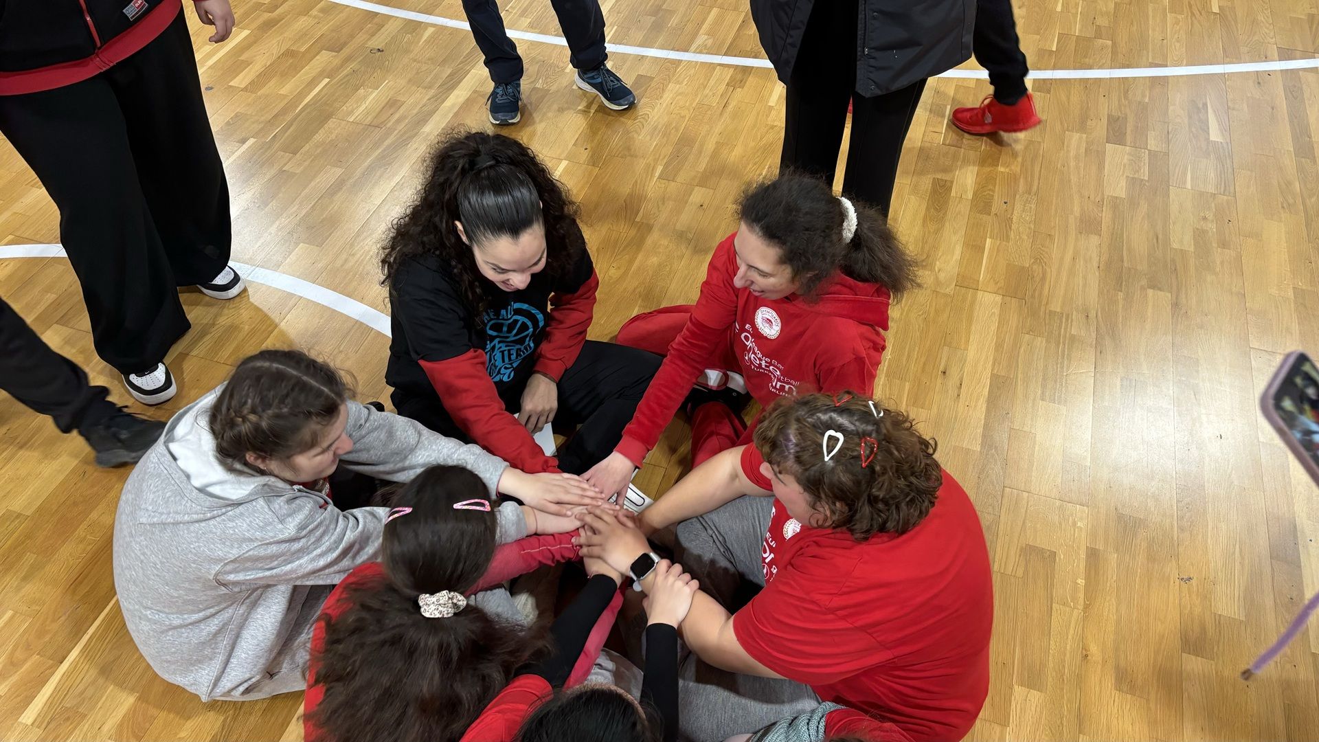 One Team celebrates the International Women's Day (vid)