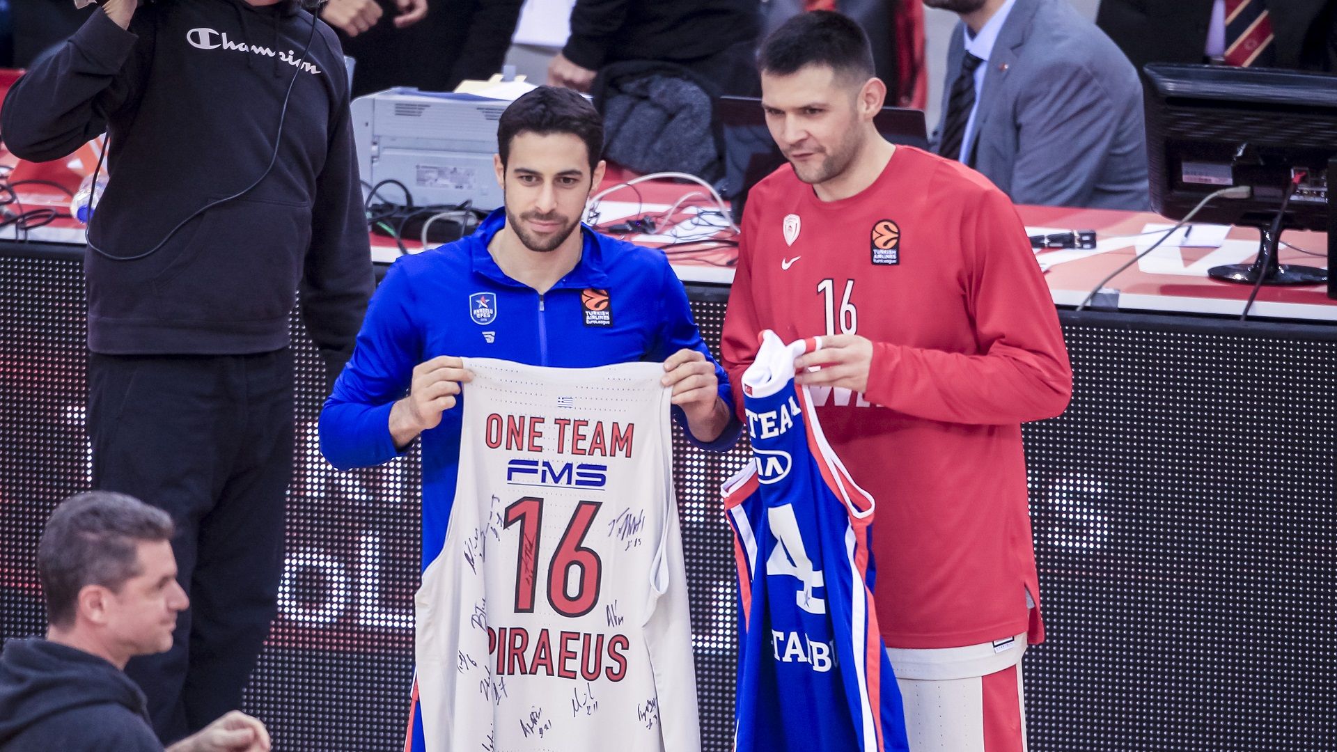 The red… One Team Week! (pics+vid)