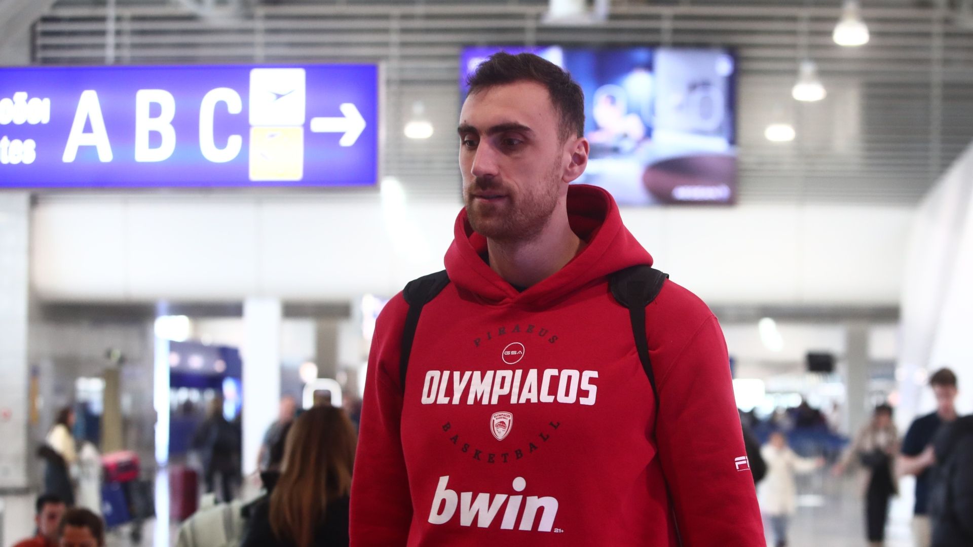 Μιλουτίνοφ: «Η άμυνά μας θα είναι το κλειδί» (Vid)