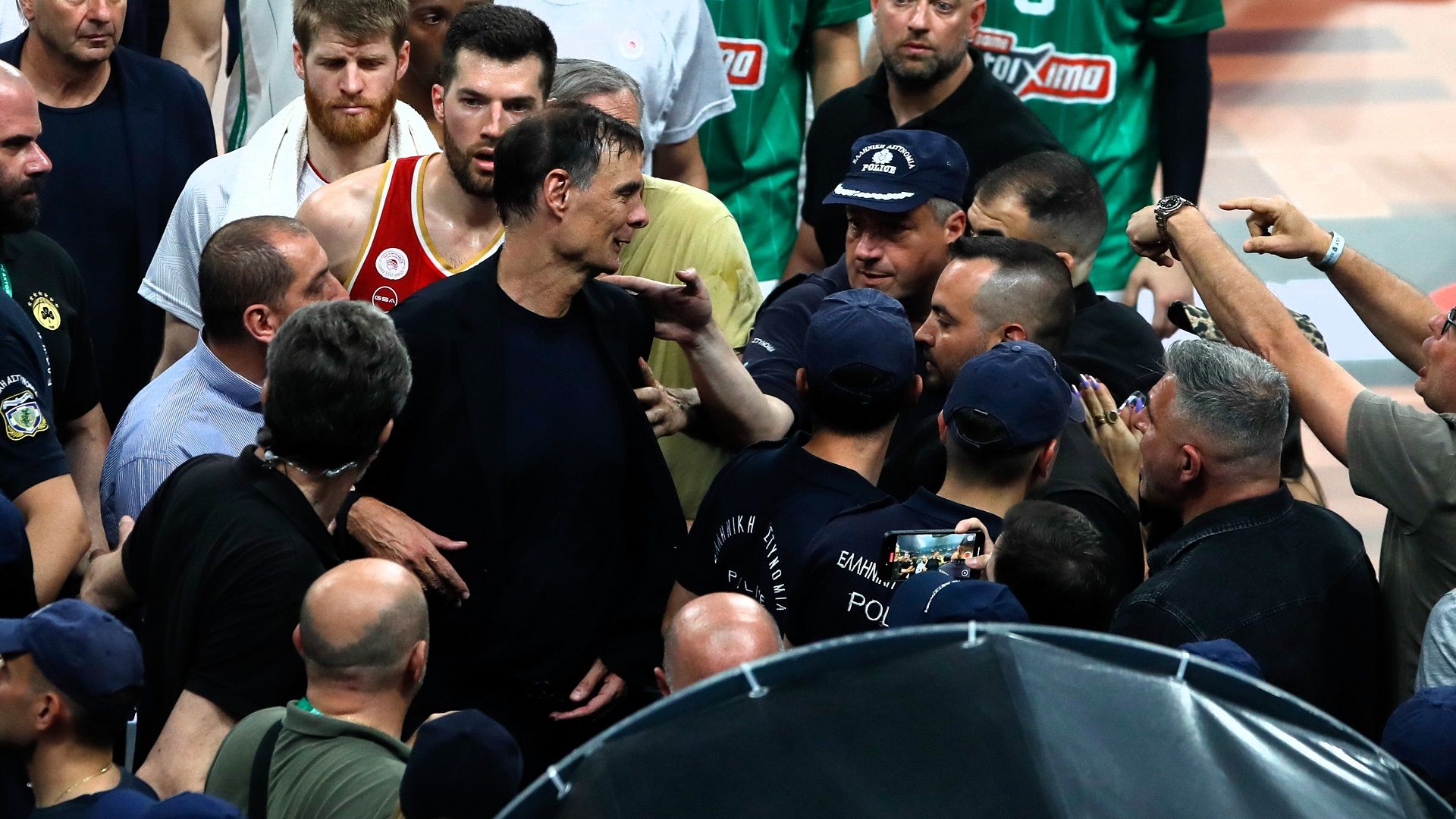 Διπλή απόπειρα βιαιοπραγίας εναντίον του Μπαρτζώκα