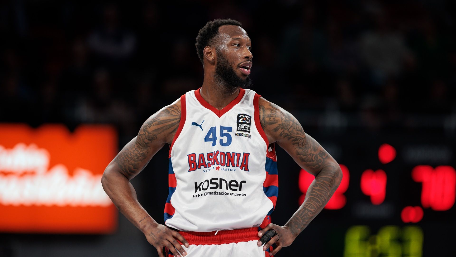 Hall: «I want everyone on the floor feeling my presence»