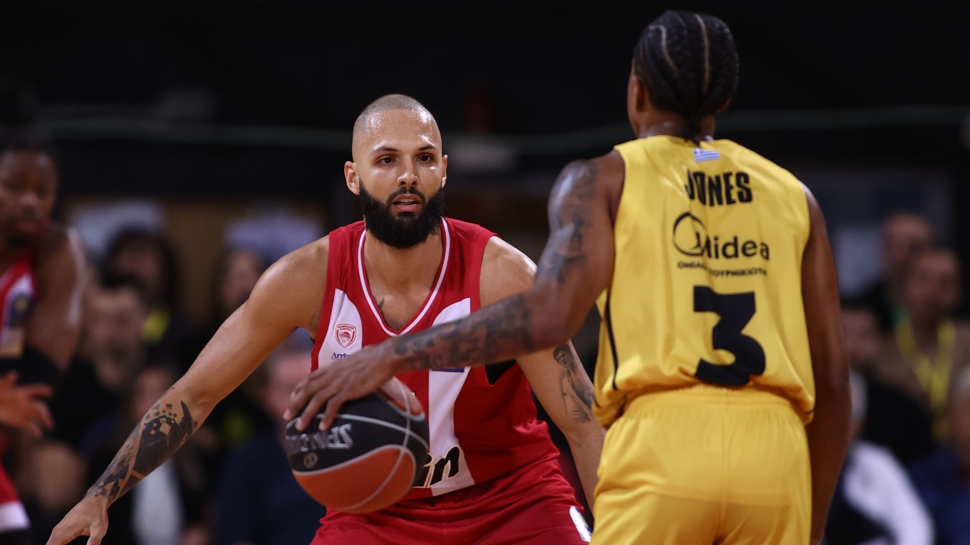 Α win against Aris and an undefeated first round