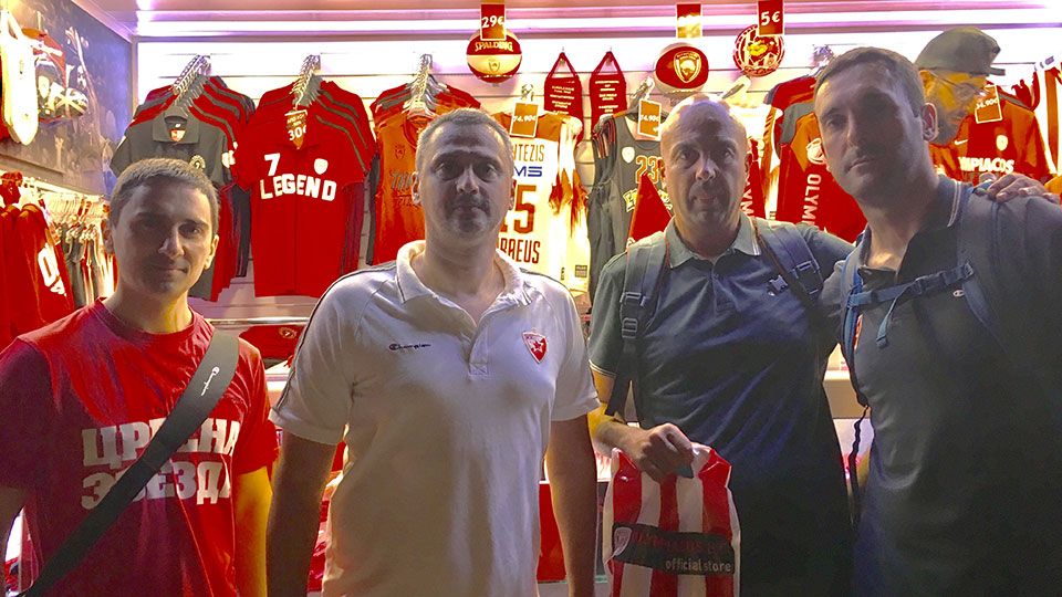 Ο Ερυθρός Αστέρας στο Official Olympiacos BC Road Store