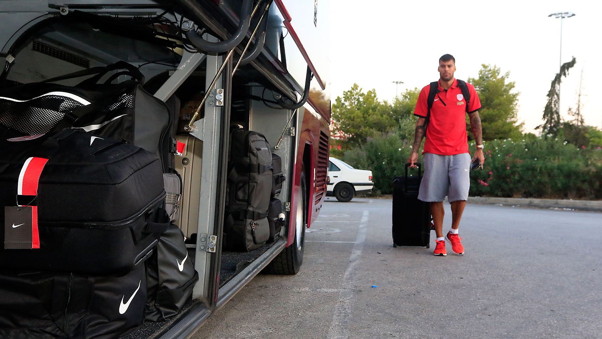 Αναχώρηση με μια απουσία και δυο προσθήκες (Pics)