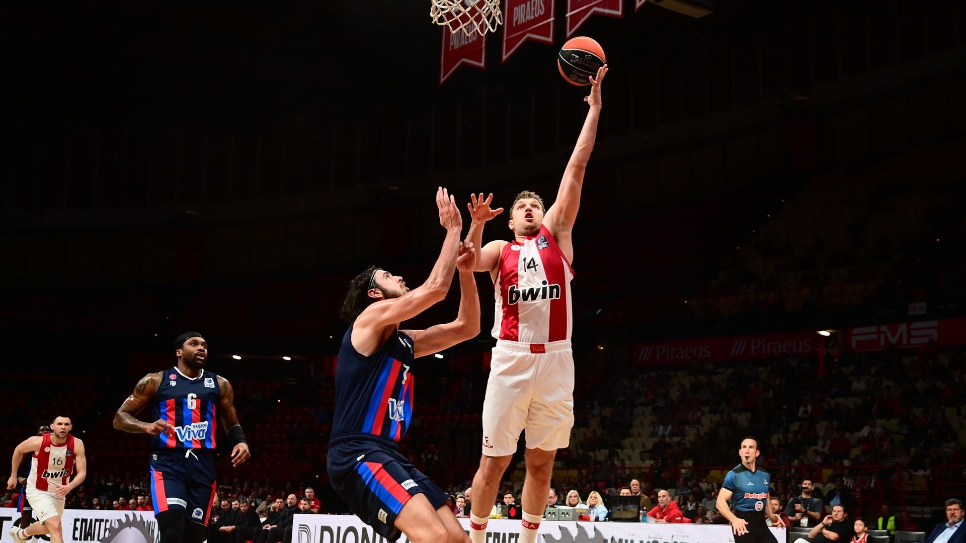 A "thundering" Olympiacos despite the absences