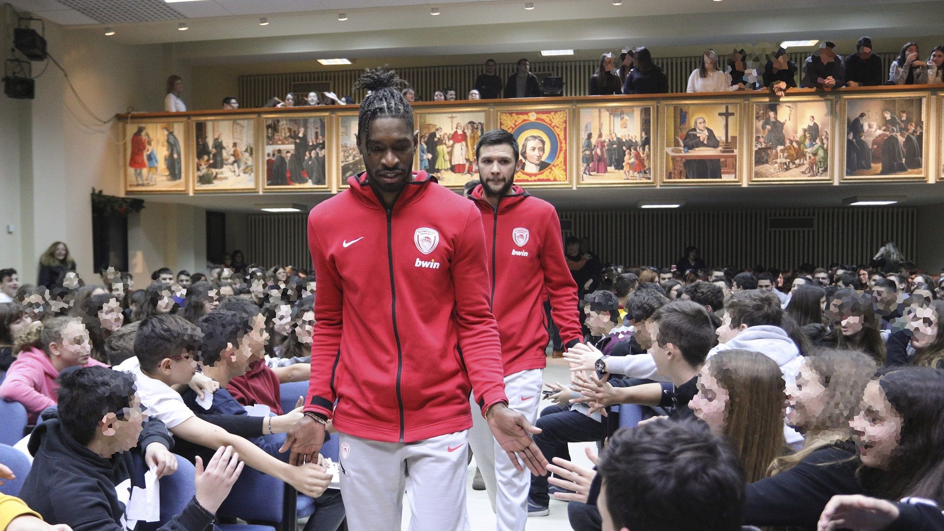 Επίσκεψη των Παπ και Πολ στο "Saint Paul" (vid)
