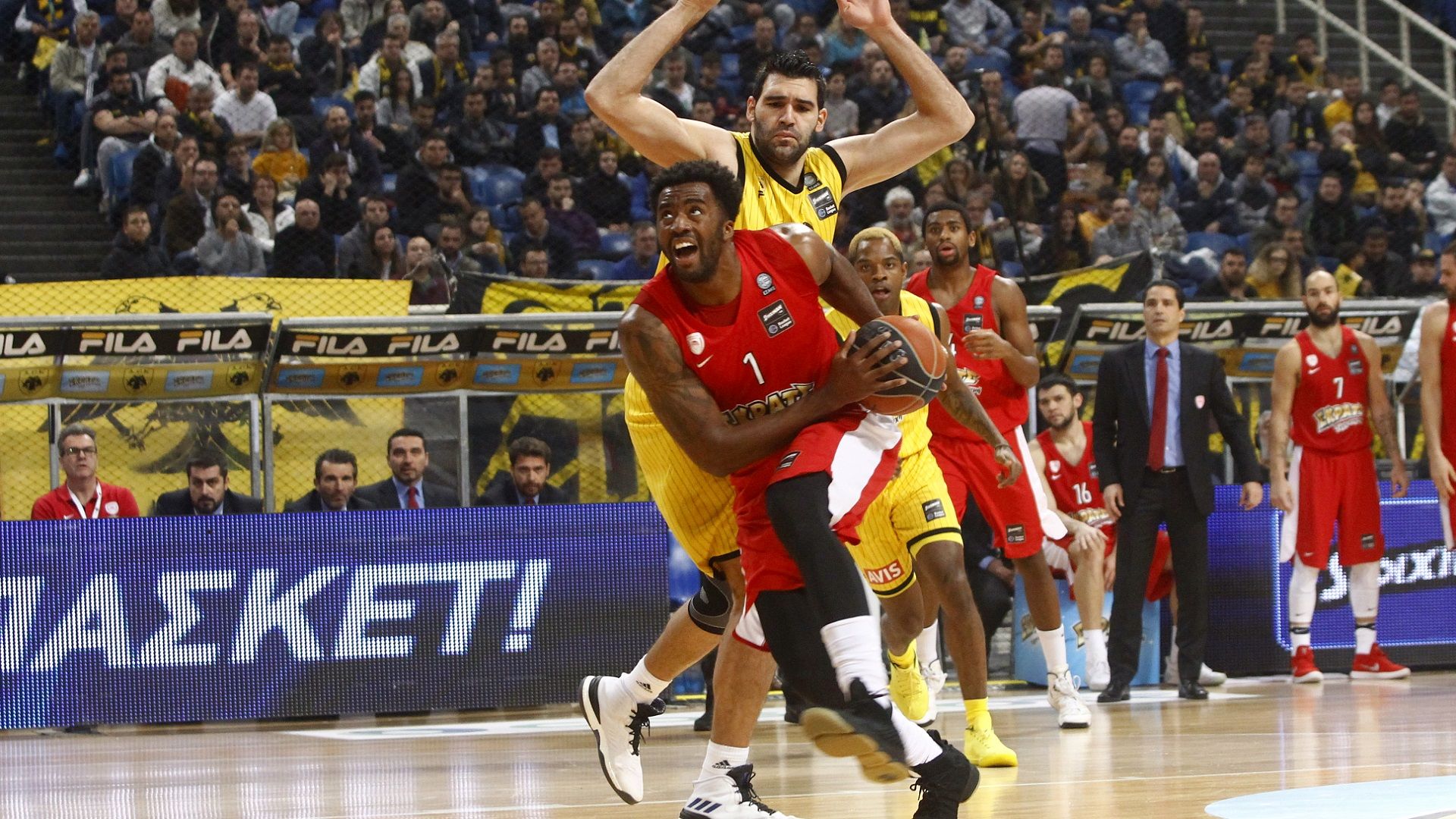 "Λύγισε" στο ΟΑΚΑ