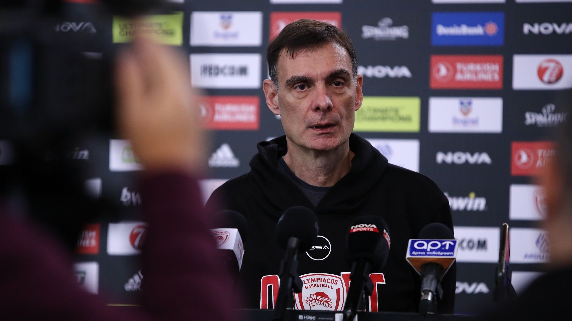 Μπαρτζώκας: «Πρέπει να παίξουμε σκληρά για να κερδίσουμε» (vid)