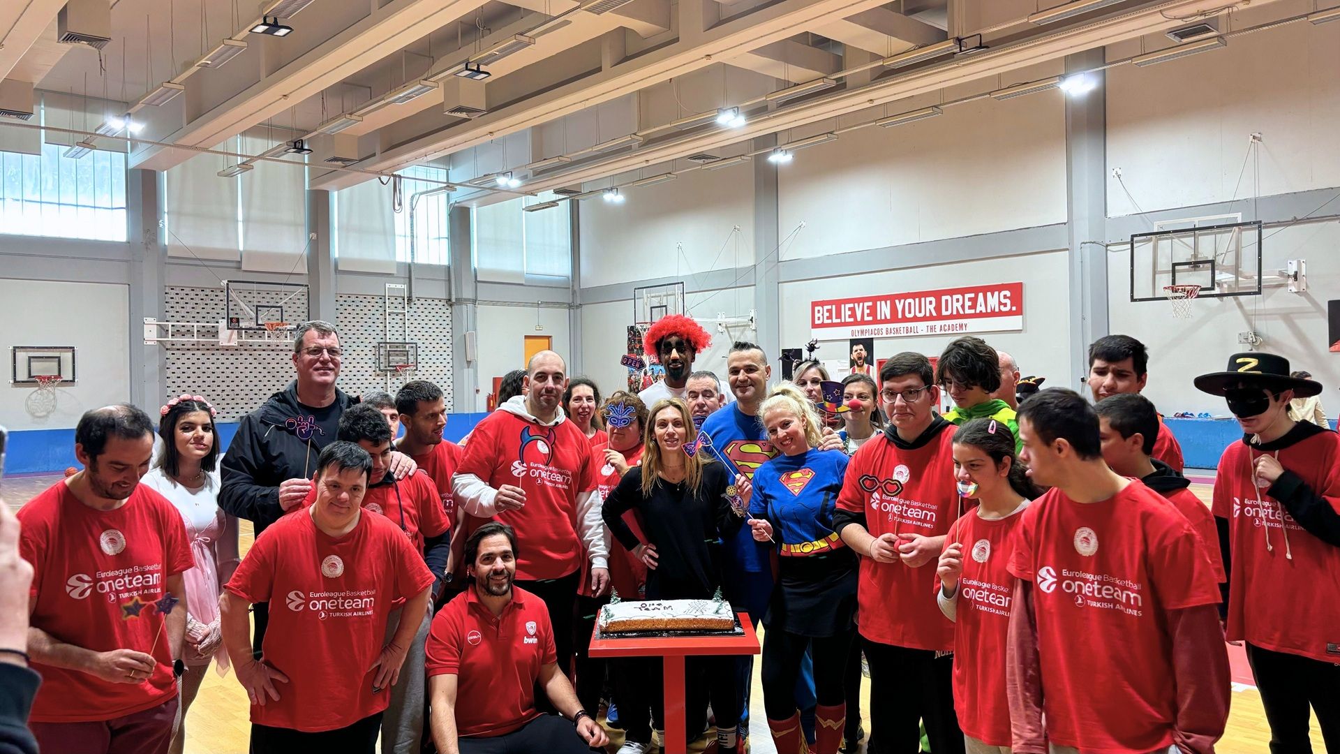 One Team: Κοπή πίτας με πινελιές... Αποκριάς! (pics)