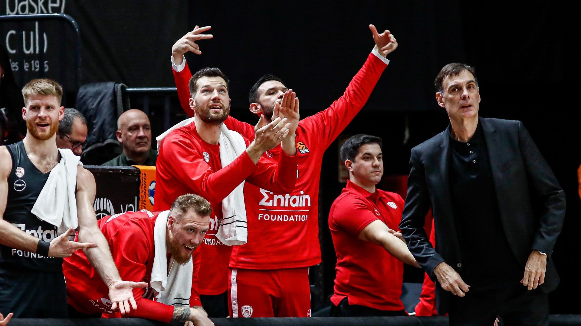 Μπαρτζώκας: «Νίκη αφιερωμένη στα θύματα της Θύρας 7»