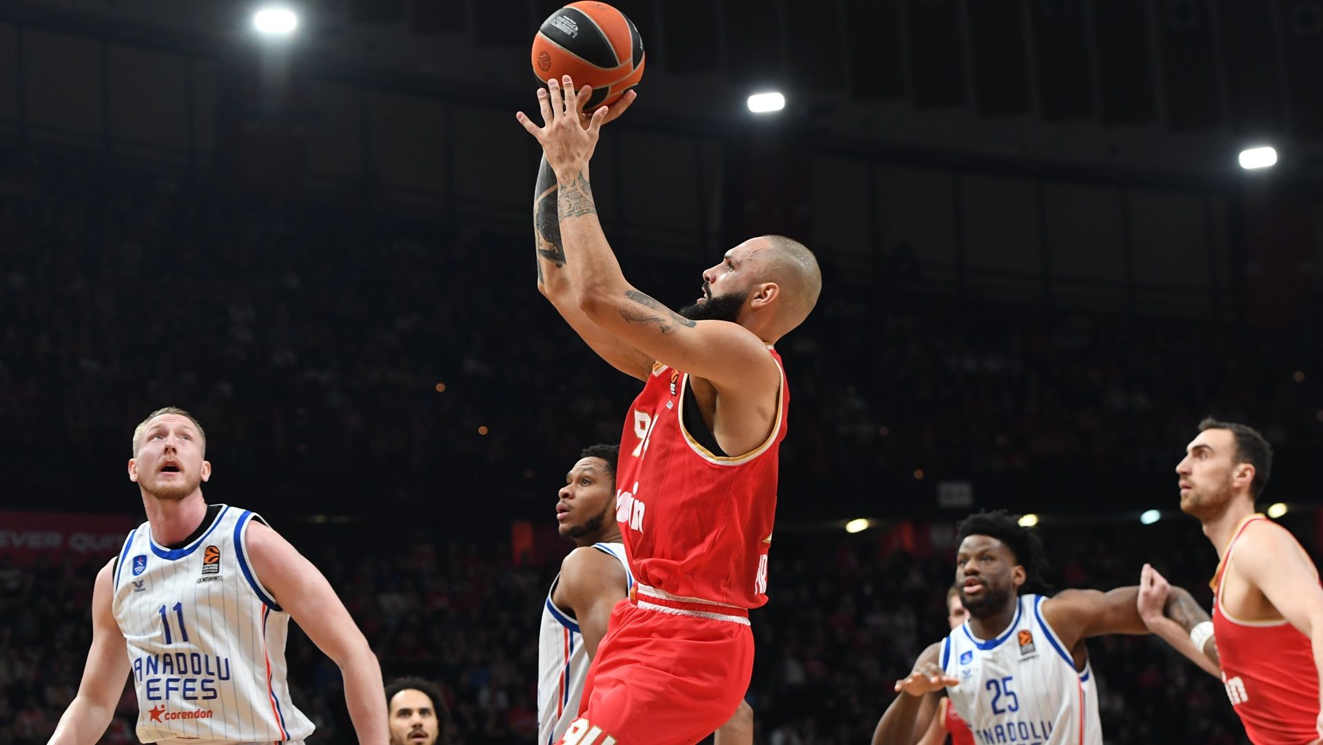 Back to winning in a packed home arena