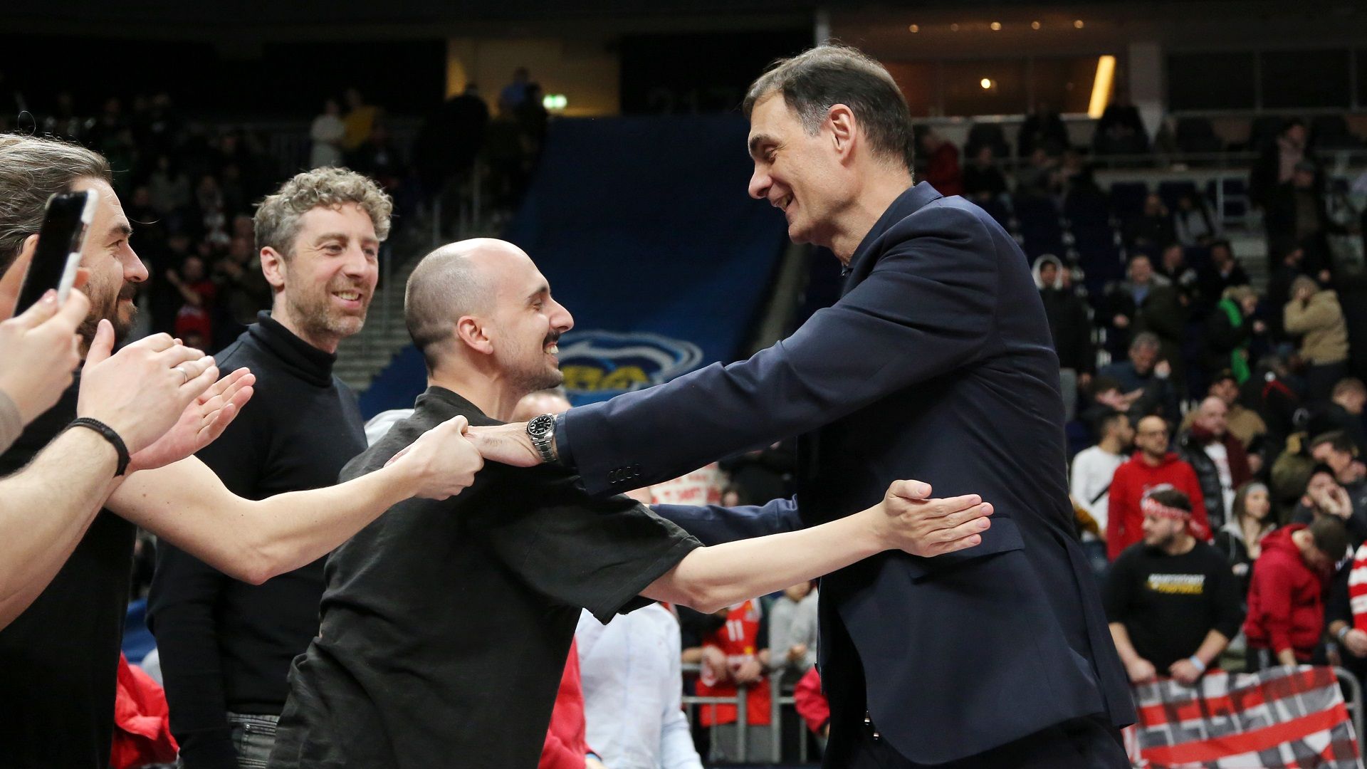 Μπαρτζώκας: «Η νίκη είναι αφιερωμένη στα θύματα της Θύρας 7»