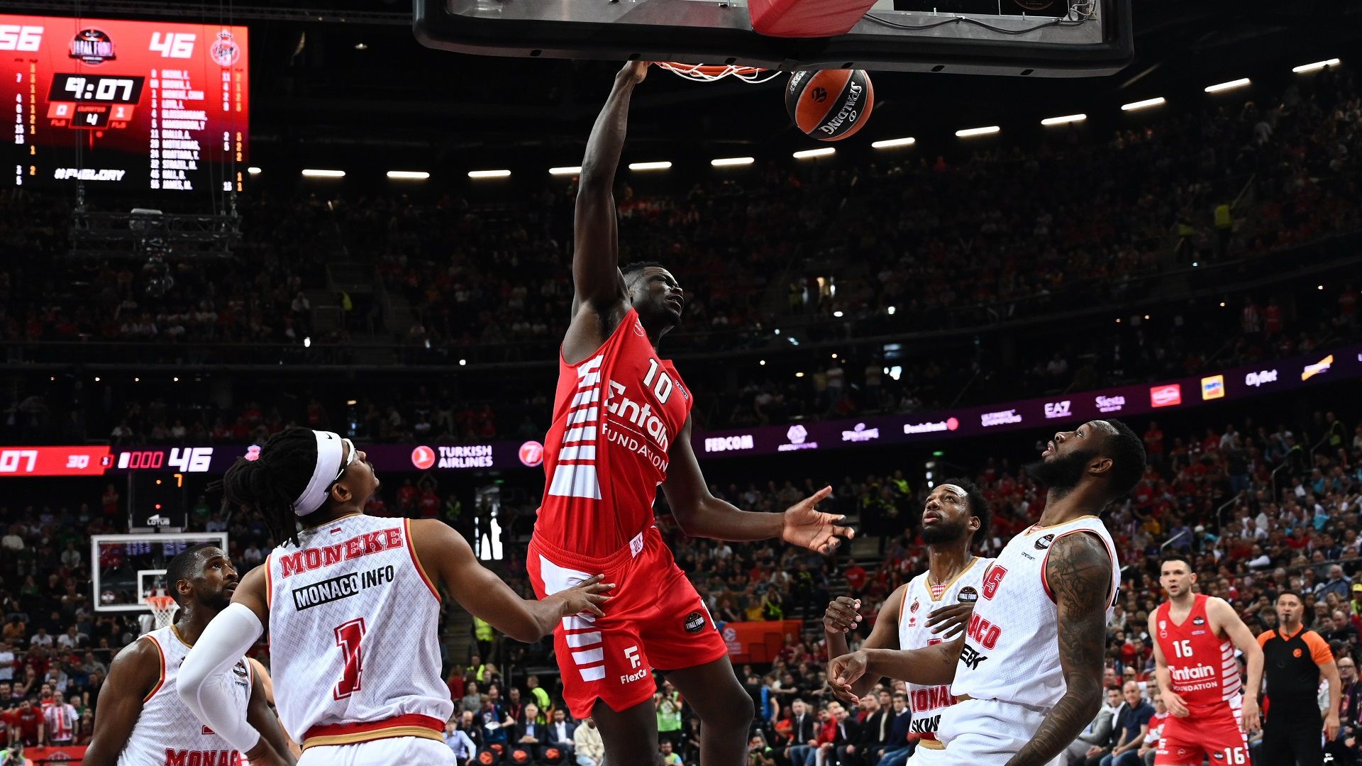 Olympiacos is in the final!