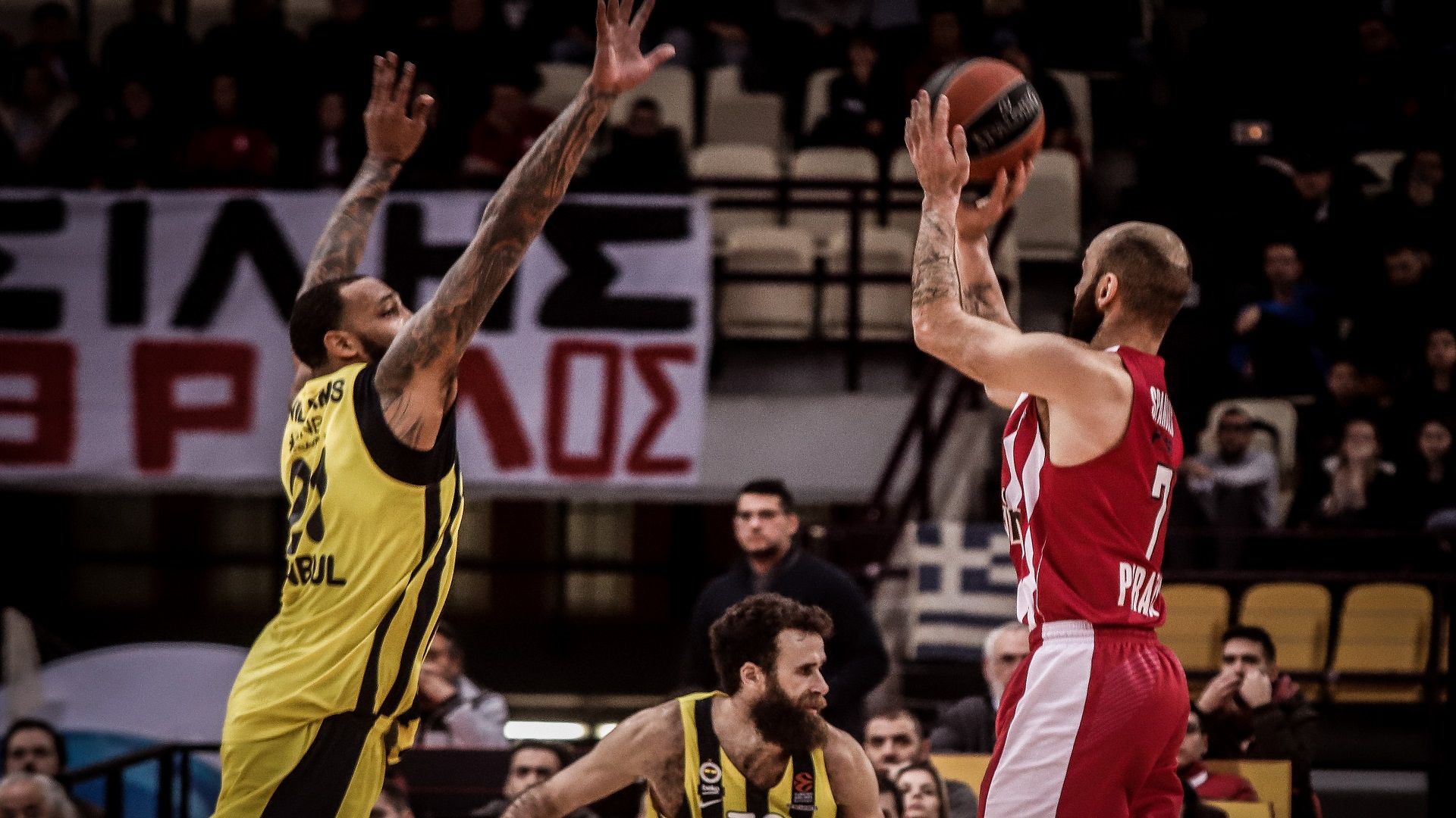 Η ΚΑΕ Ολυμπιακός τιμά τον αρχηγό της!