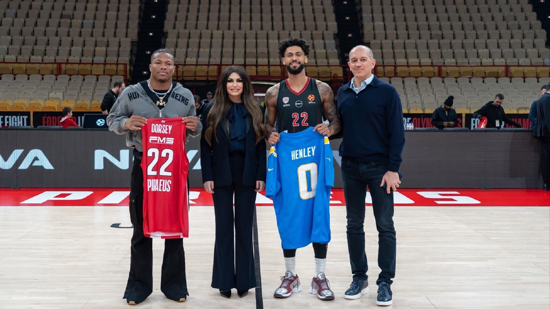 Ολυμπιακός × Chargers: Ανταλλαγή φανέλας (pics)