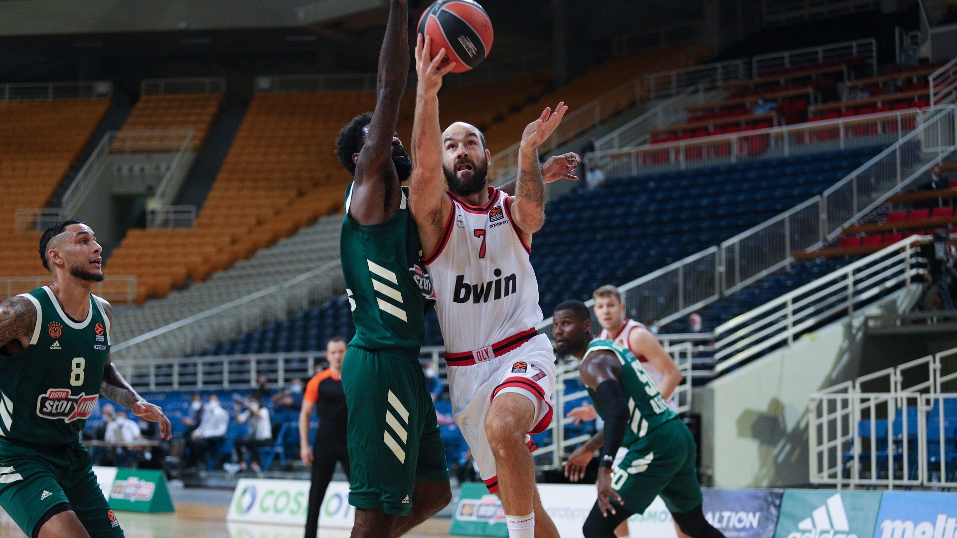 The ‘reds’ win at the OAKA!