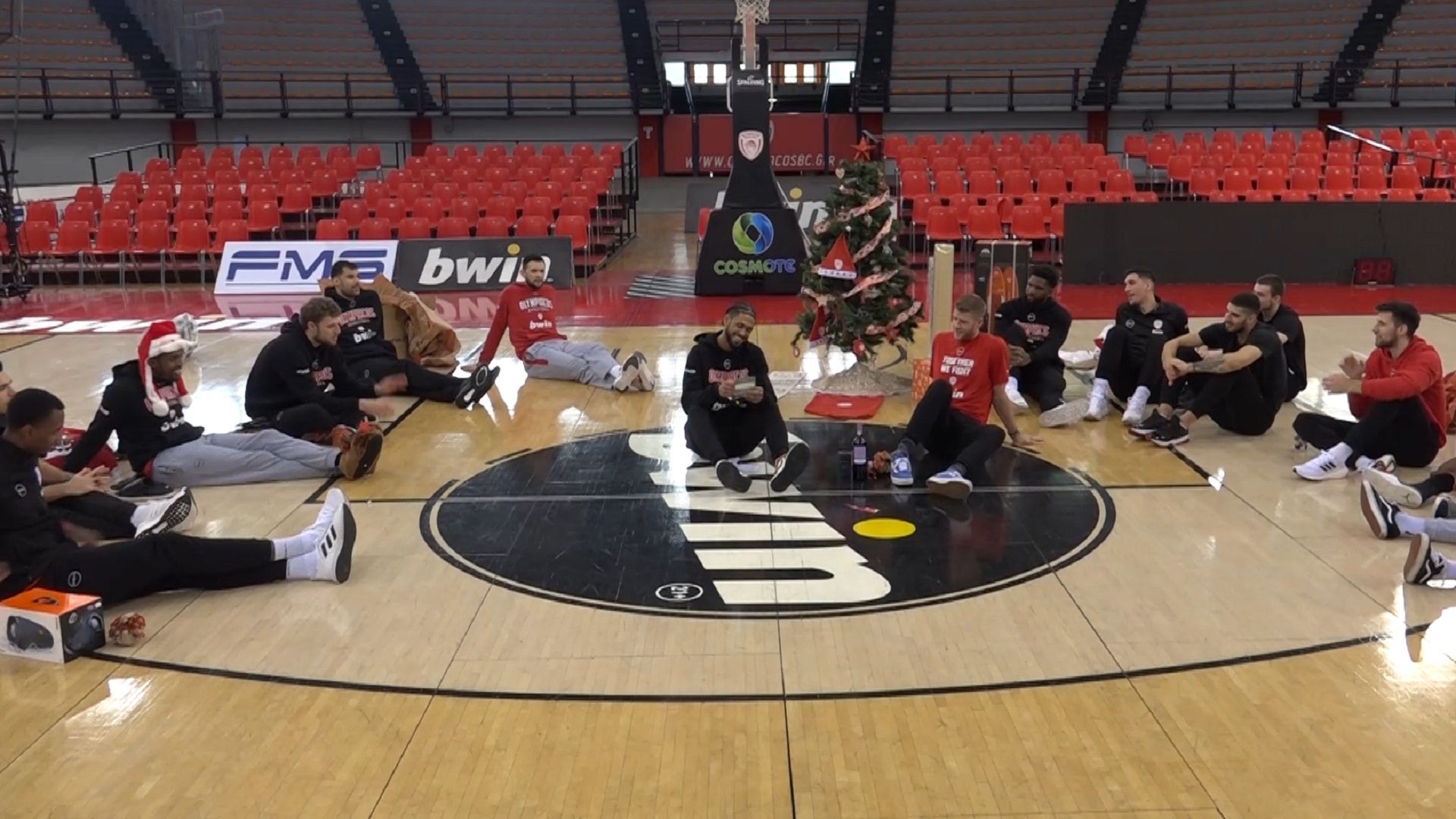 Κάλλιο αργά, παρά… χωρίς δώρα! (vid)