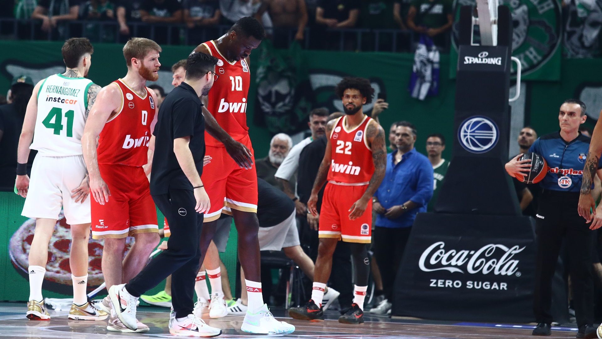 Ο Φαλ υπέστη ρήξη επιγονατιδικού τένοντα