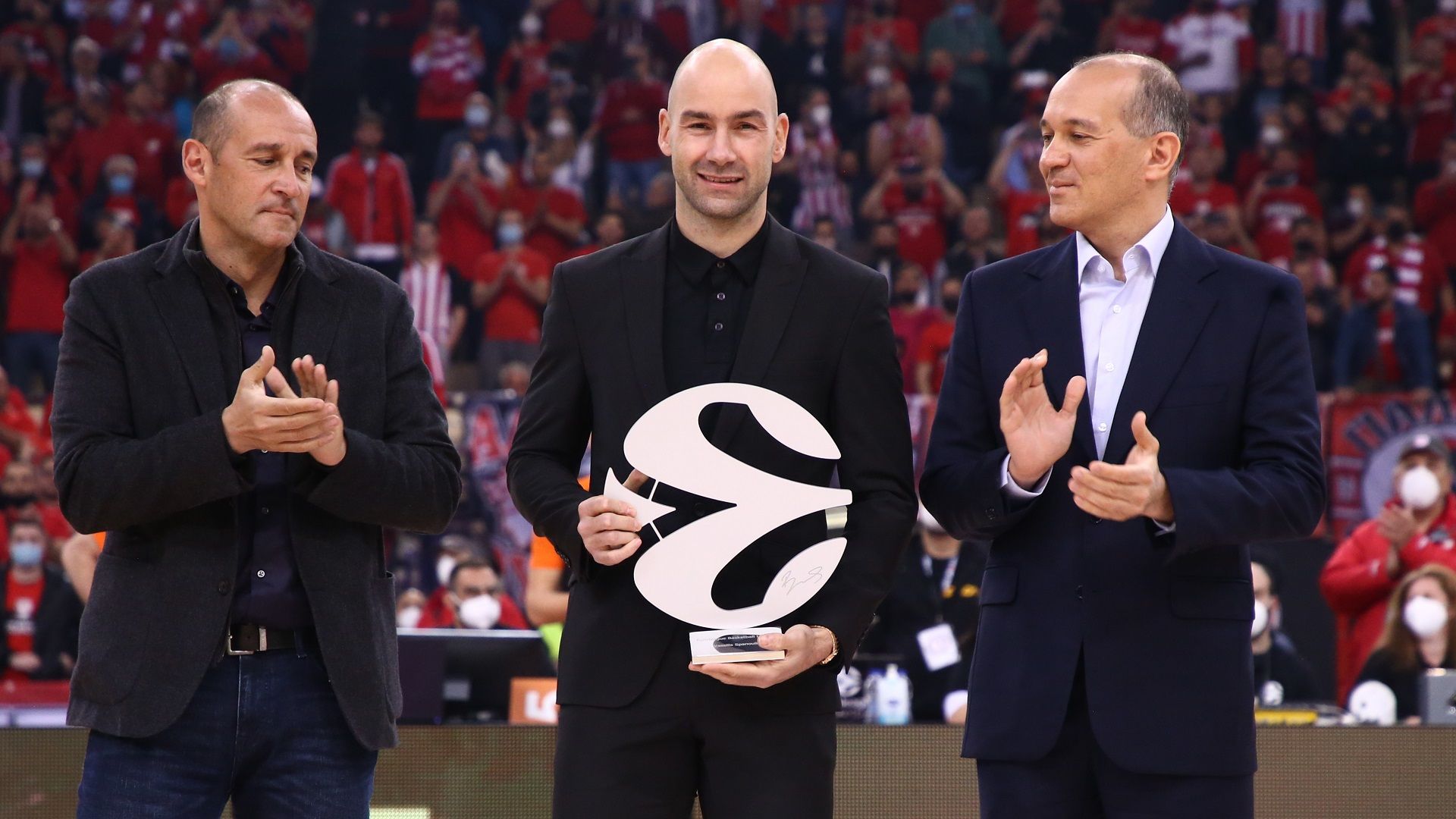 Και επίσημα LEGEND!