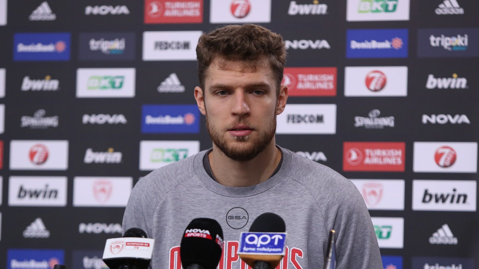 Βεζένκοφ: «Να διατηρήσουμε το αήττητο» (vid)