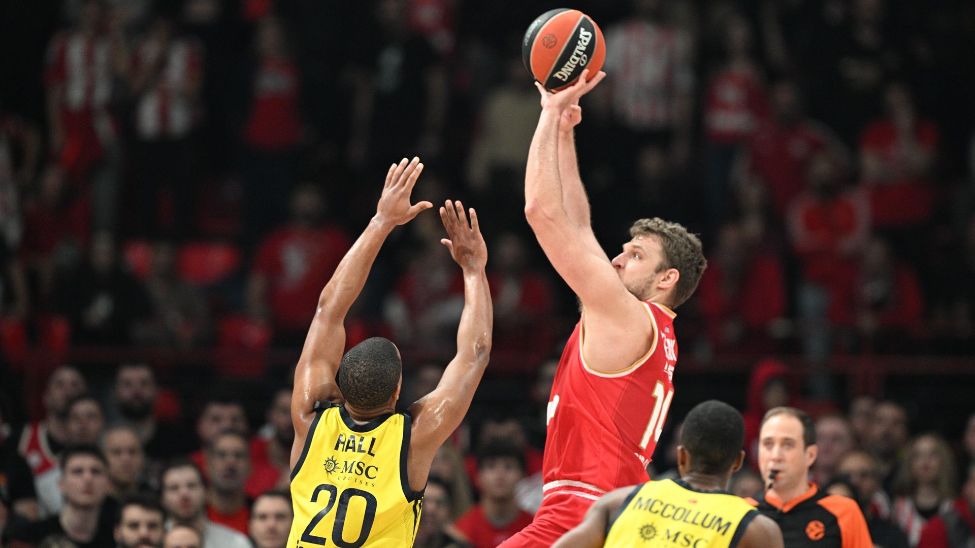 Ήττα στο ΣΕΦ απ' τη Φενέρ