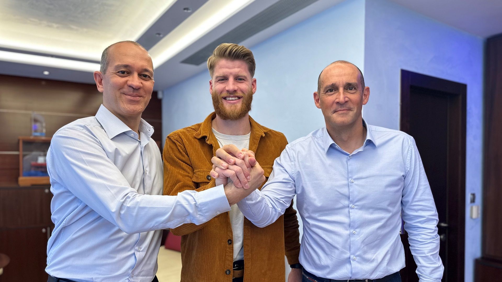 Walkup 'tied up' with Olympiacos for four more years! (pics)