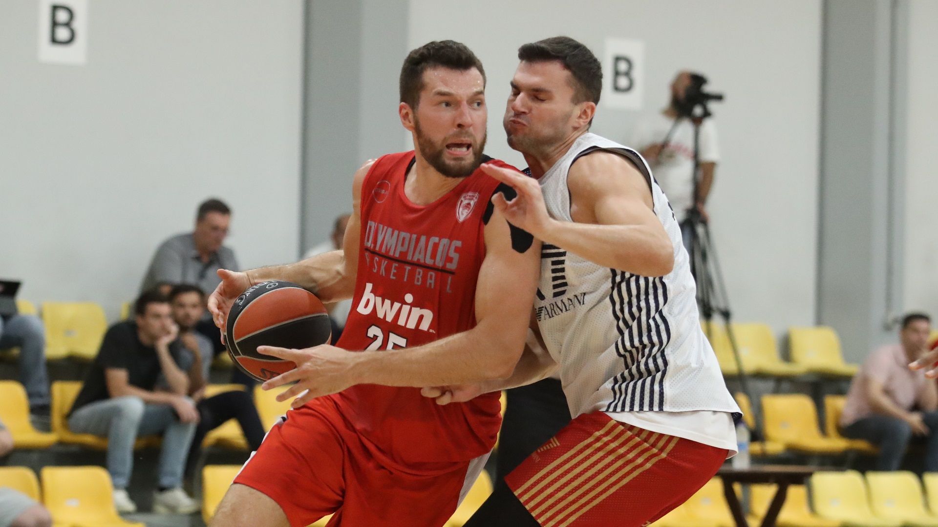 Friendly game: Οlympiacos - Emporio Armani Milan 60-57