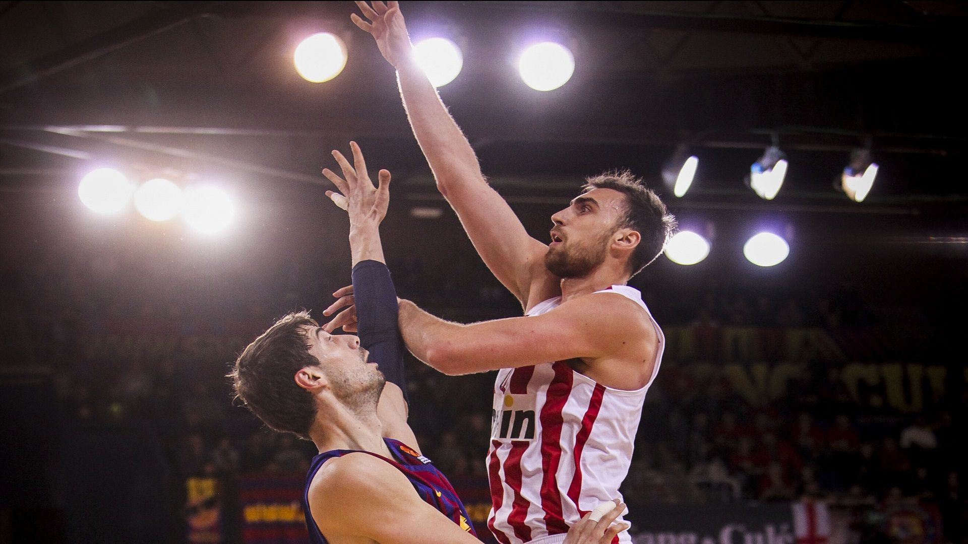 Milutinov leads Olympiacos to victory over Barca!