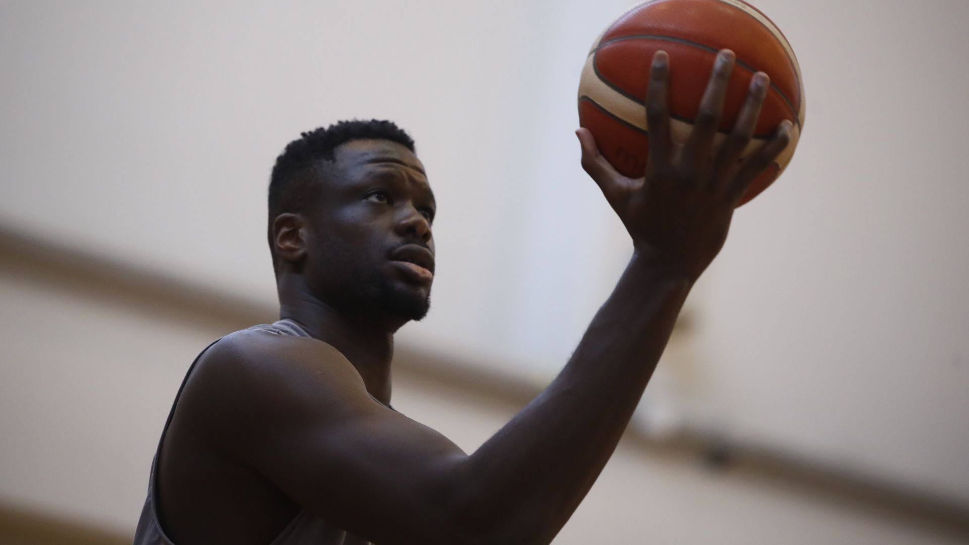 Φαλ στο OlympiacosBC TV: «Να φέρουμε το κύπελλο» (vid)