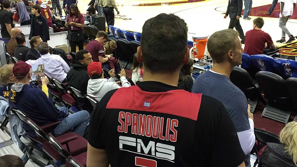 Με τη φανέλα του Σπανούλη είδε Λεμπρόν