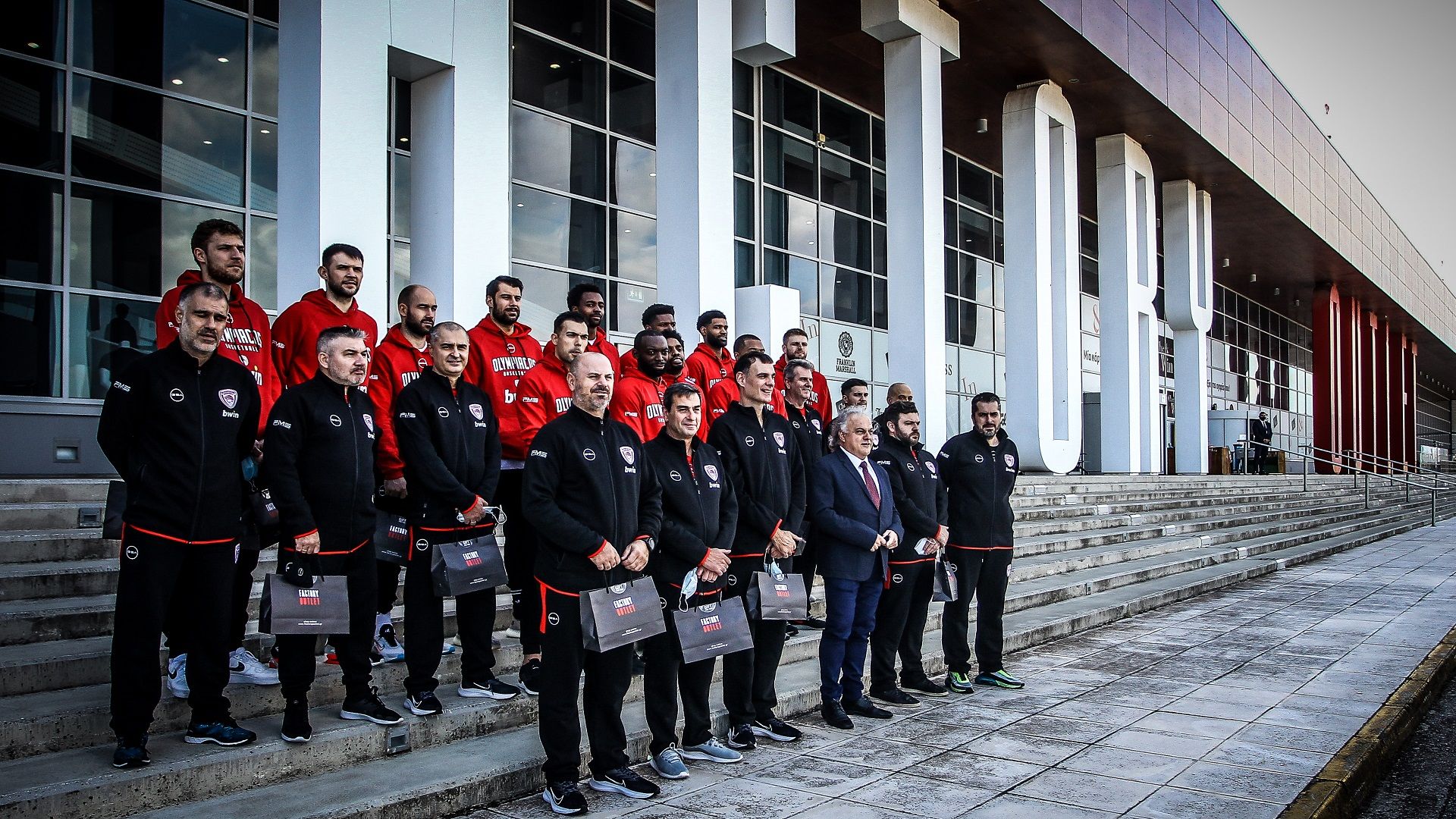 Η επίσκεψη των "ερυθρολεύκων" στο Factory Outlet (vid)