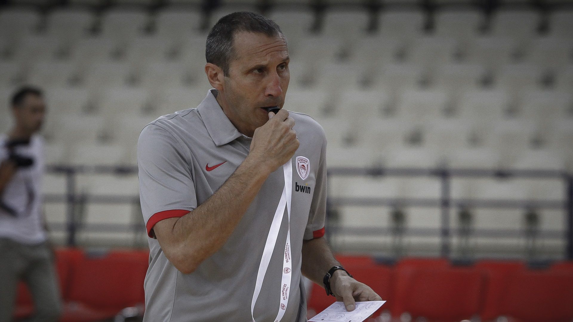 Μπλατ: «Να κάνουμε περήφανους τους φιλάθλους μας» (vid)