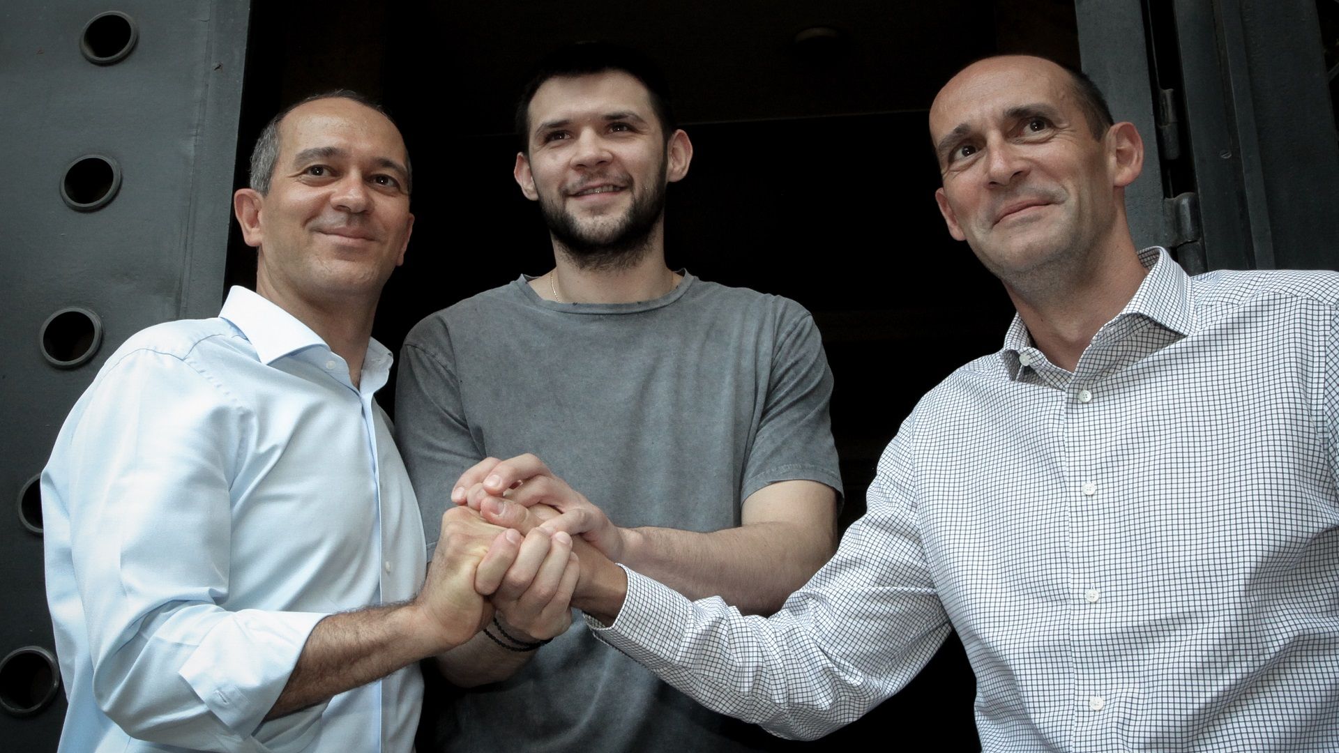 Papanikolaou “anchors” at Piraeus