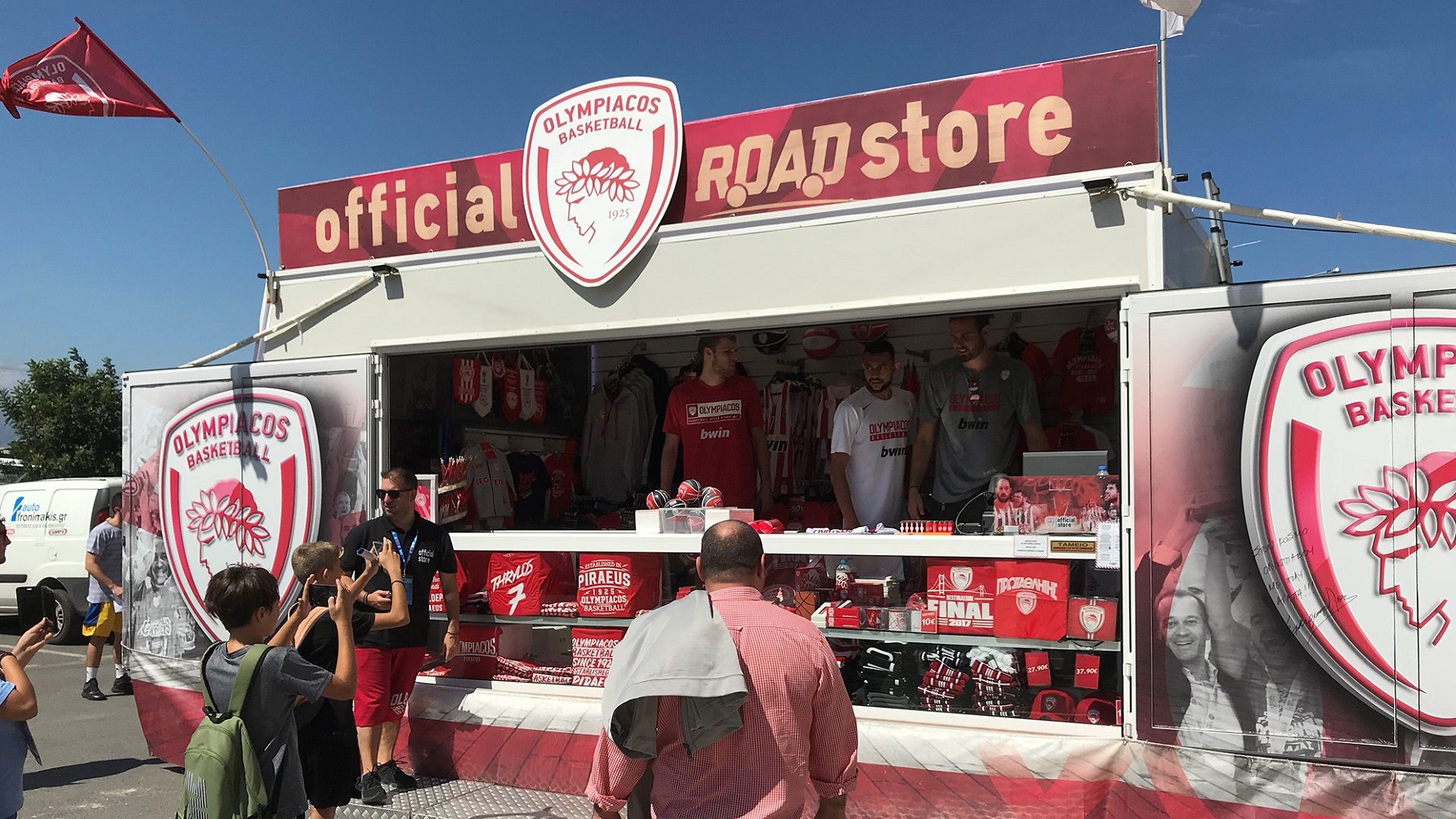 Και πωλητές και πελάτες!