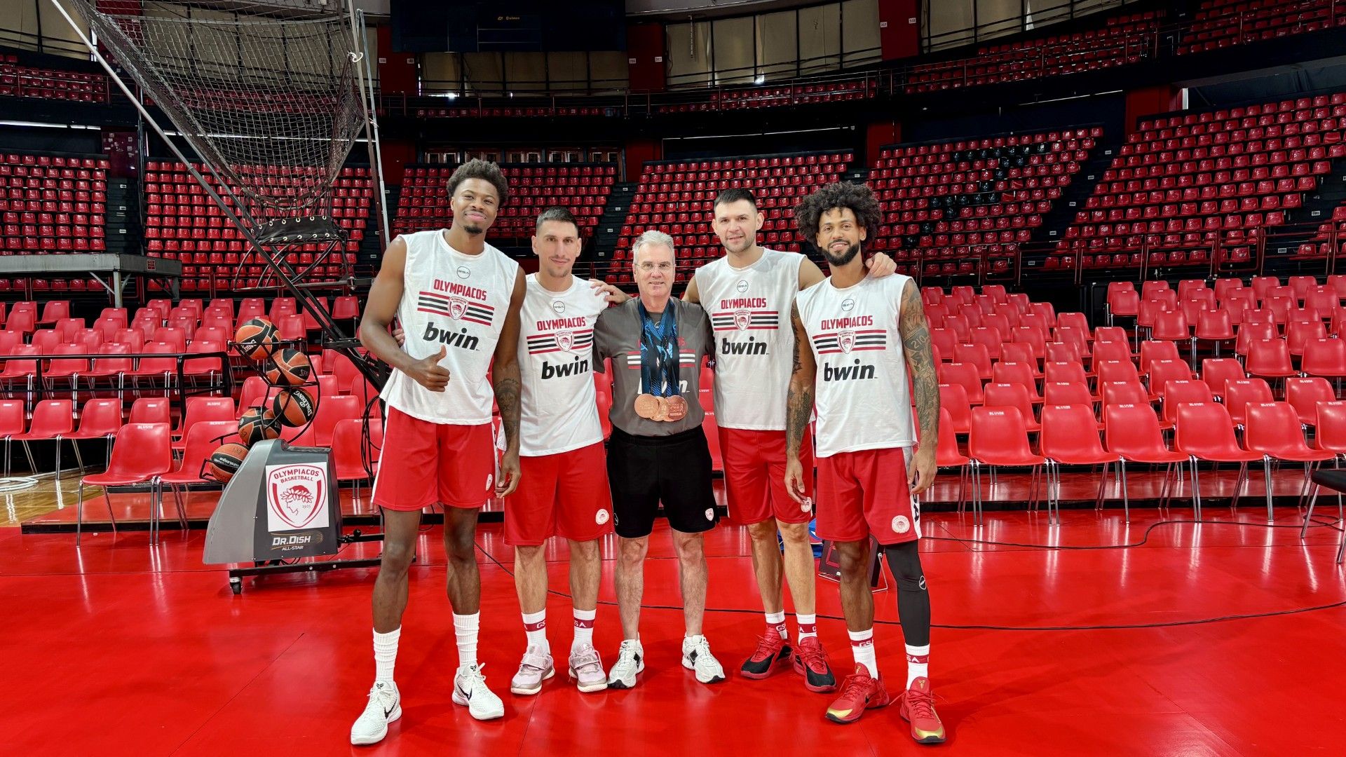 Η υποδοχή στους διεθνείς και η αποστολή για την Κρήτη (vid)